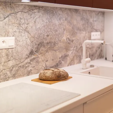 Grand - Luxury With Free Parking דירה *