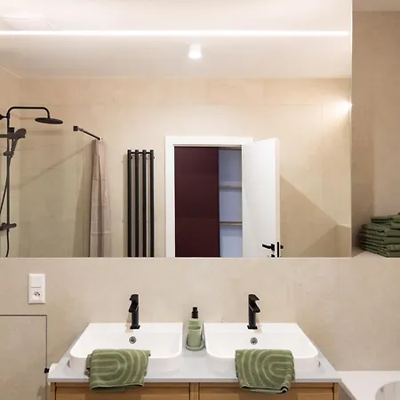 Grand - Luxury With Free Parking דירה