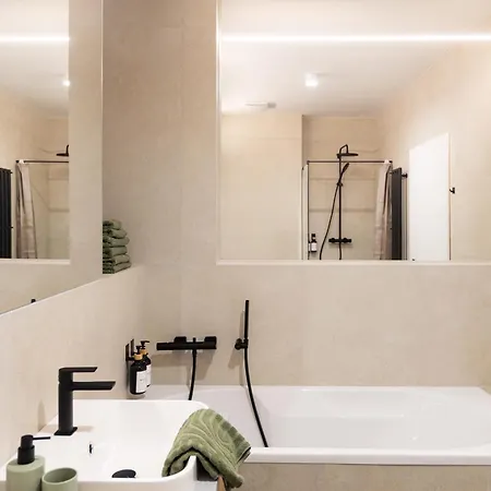 Grand - Luxury With Free Parking * ブラチスラヴァ