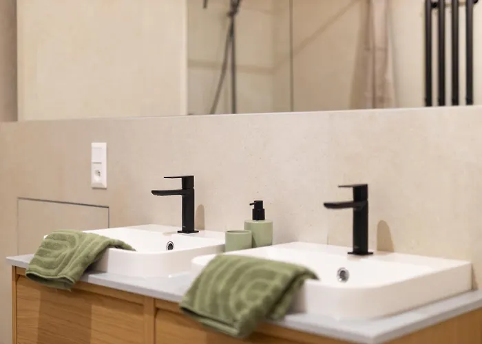 Grand - Luxury With Free Parking Apartmán *