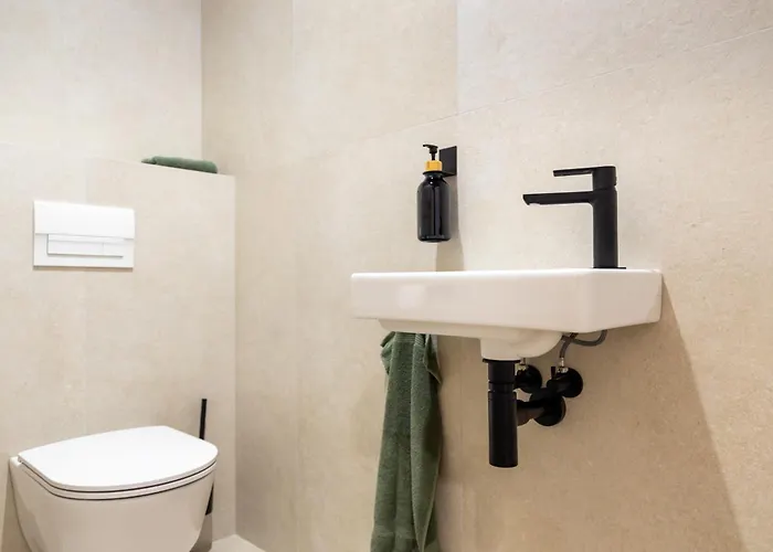 Lägenhet Grand - Luxury With Free Parking Bratislava